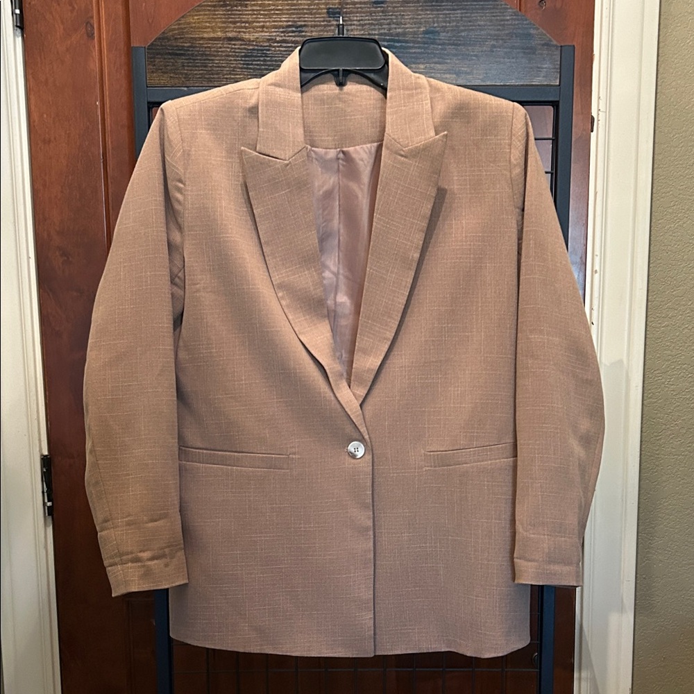 Classic Tan Women's Blazer Size Large sku#103